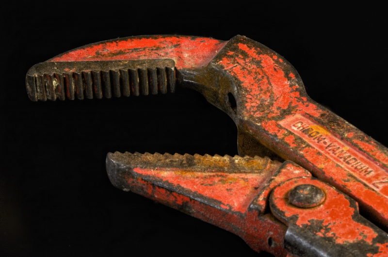 plombier-LA CELLE-min_pipe-wrench-318084